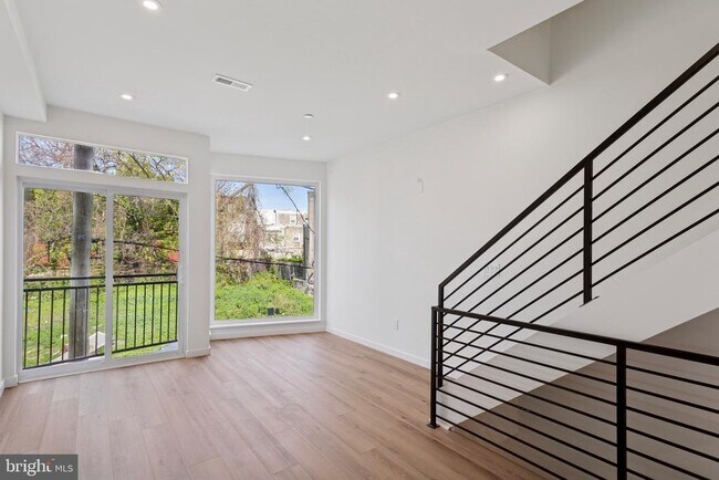 Foto del edificio - 2209 N Franklin St