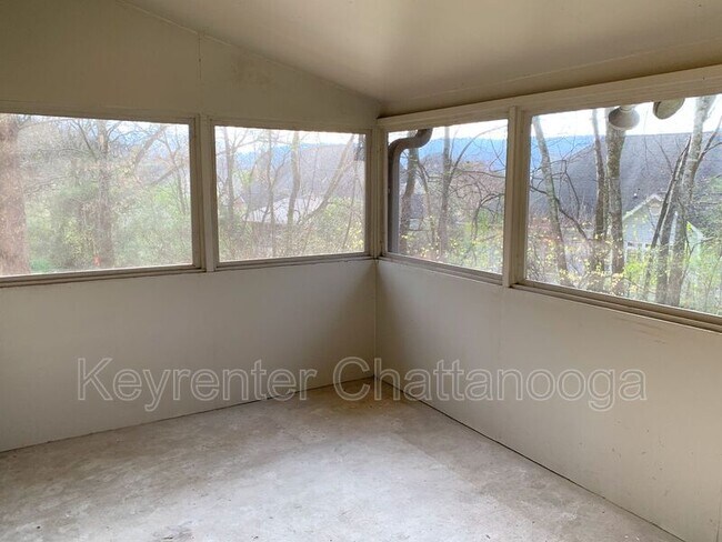 Building Photo - 1023 N Runyan Dr