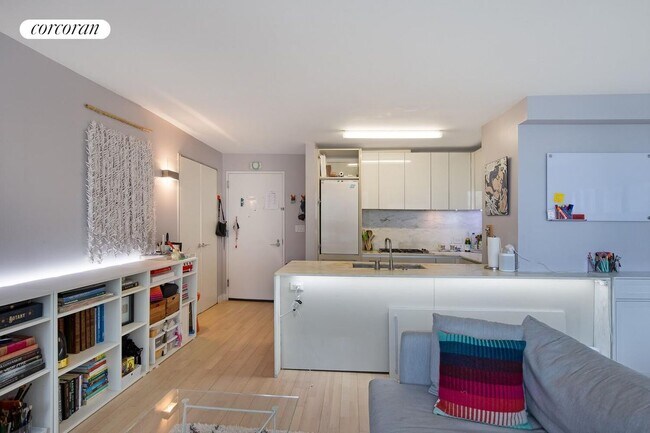 Foto del edificio - 322 W 57th St