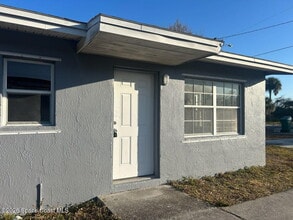 Building Photo - 613 Paw Paw St