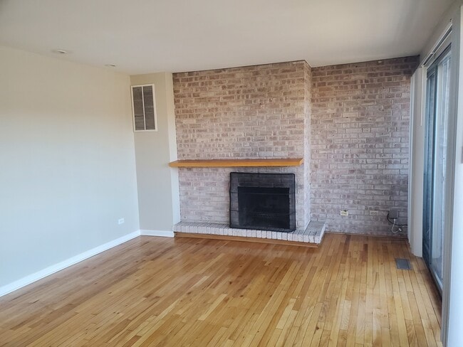 Building Photo - 5506 E Lake Dr