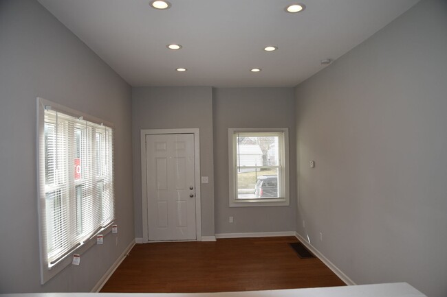 Building Photo - 350-352 E Hinman Avenue
