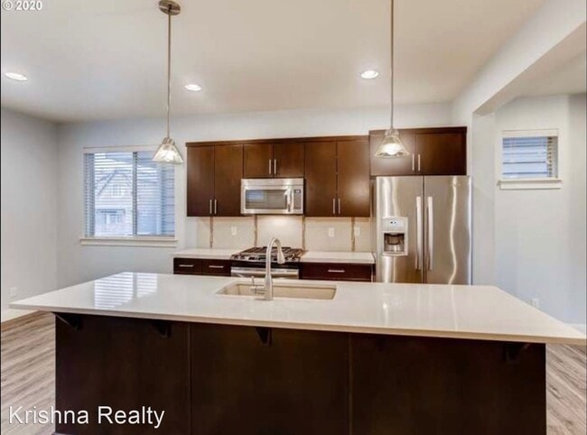Building Photo - 4 br, 2.5 bath House - 14285 SW Burlwood St