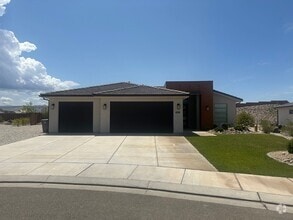 Building Photo - 6118 S Salix Wy