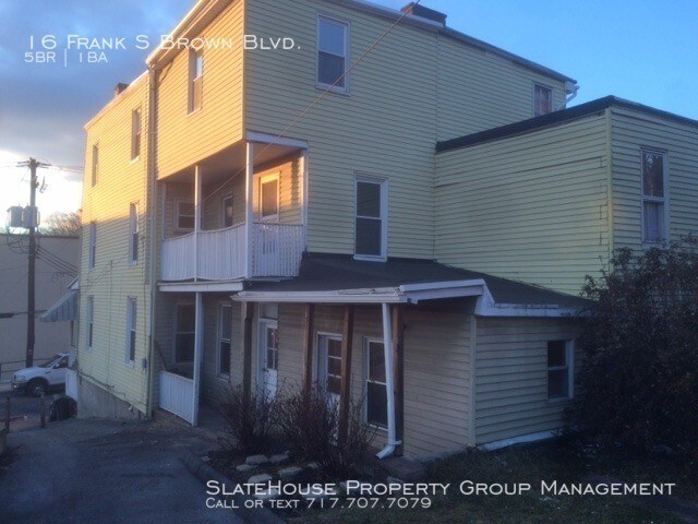 Building Photo - 5 Bedroom Duplex- Plus Extra bonus room