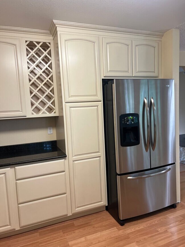 Building Photo - 4 Bedroom House in Prime Oceanview Location