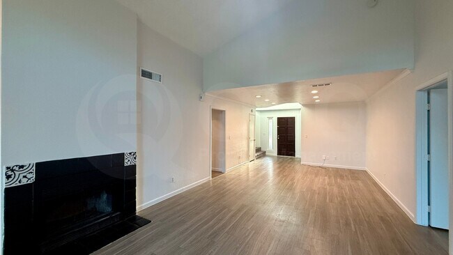 Building Photo - 1506 N Central Dr