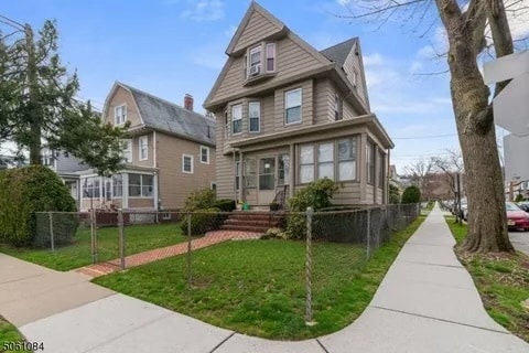 Frente - 25 Kingsley St