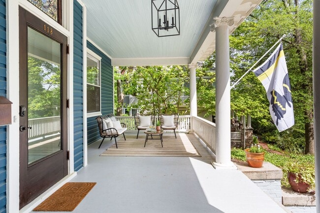 Building Photo - 5 Bed 5 Bath in Atlanta - Prime Location! ...