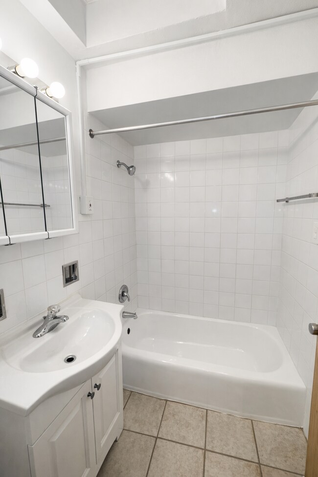 Foto del edificio - 2027 W 111th St