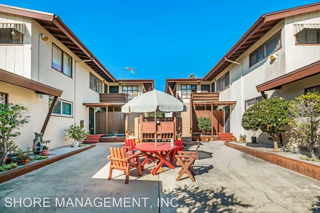 Building Photo - 926-932 Tourmaline St