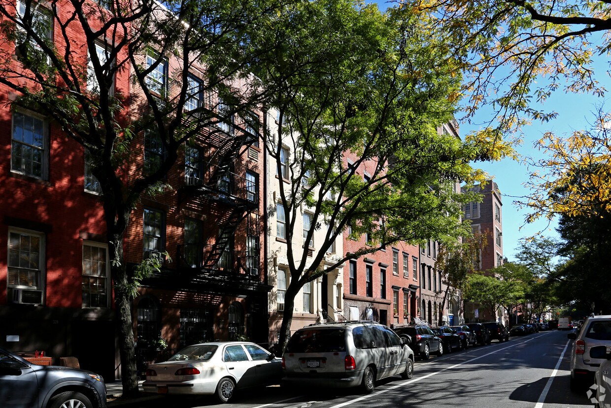 Foto del edificio - 335 W 20th St