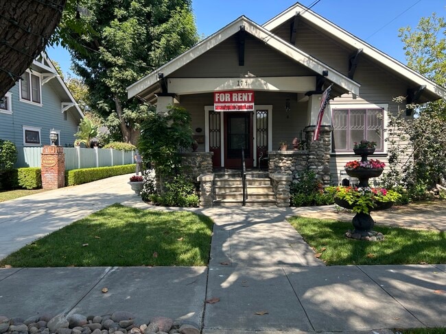 Building Photo - 174 N Shaffer St