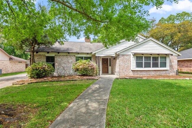 Foto del edificio - 4023 Bayou Grove Dr