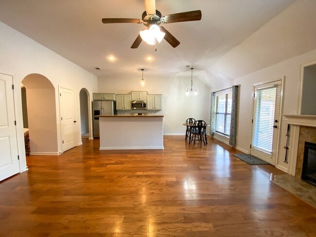 Building Photo - 3 bedroom 2 bath with a Bonus room in Arli...
