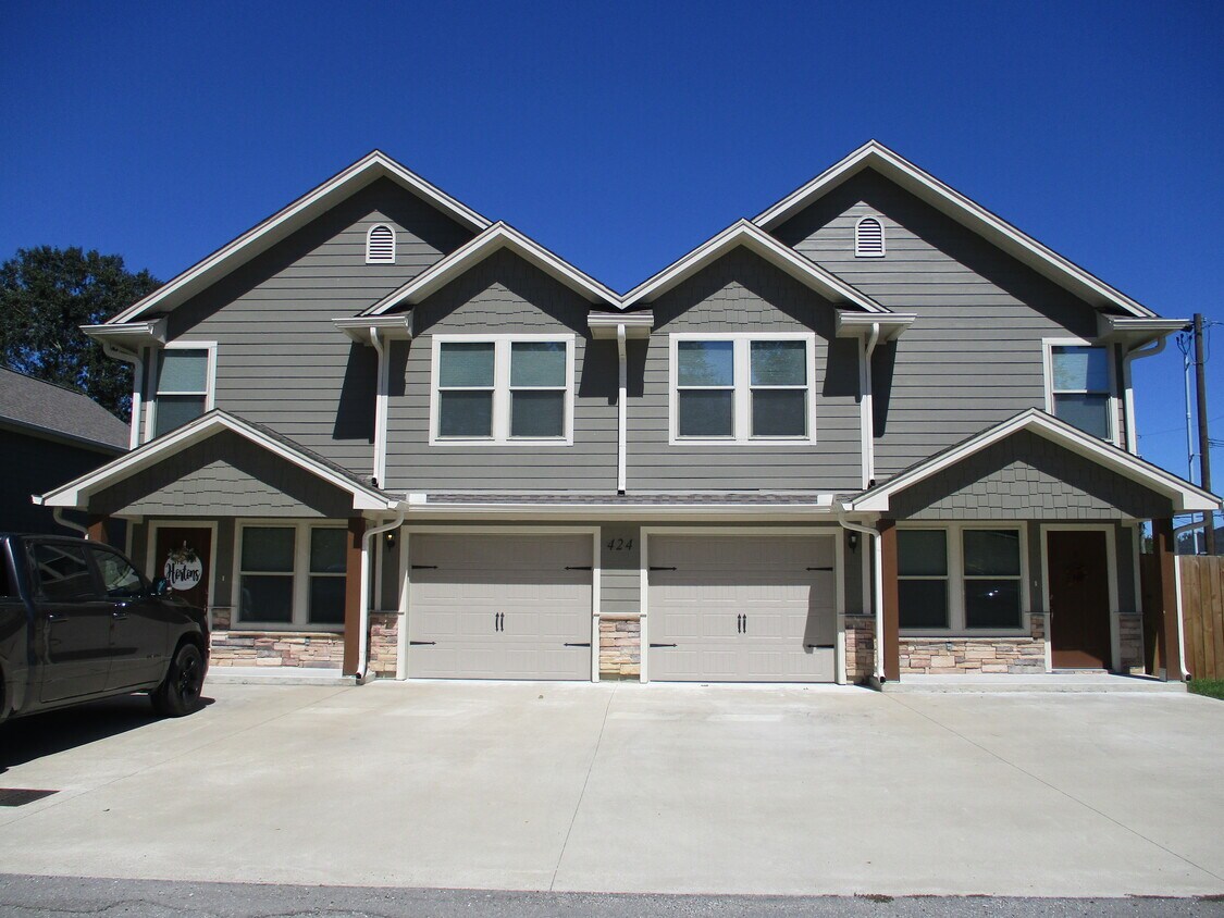 424 Atlanta Ave, Nederland, TX 77627 Townhome Rentals in Nederland TX