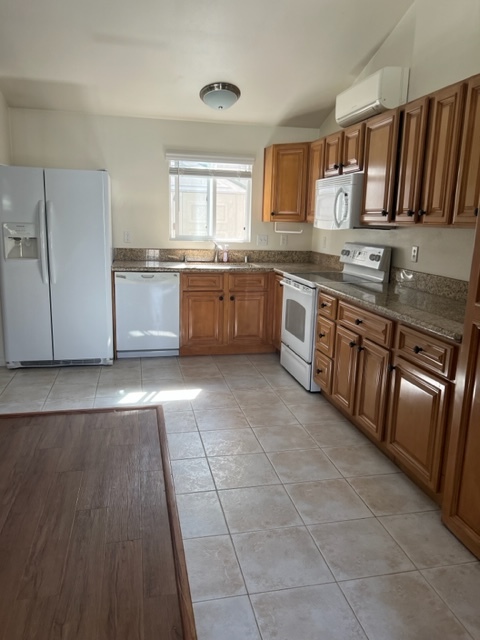 Kitchen - 1220 Pacific Beach Dr