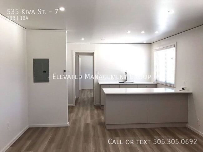 Building Photo - 535 Kiva St