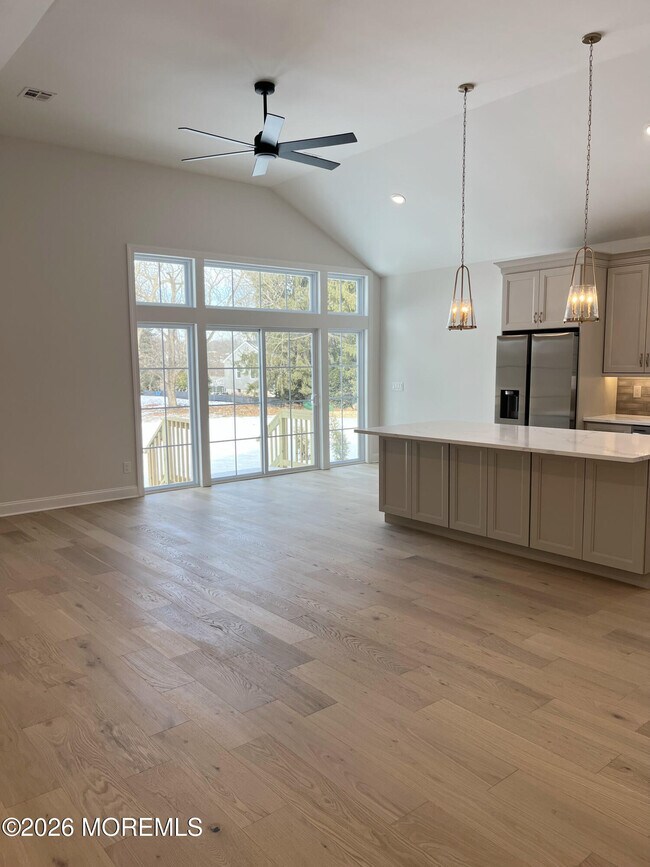 Foto del edificio - 10 Johnson Ave