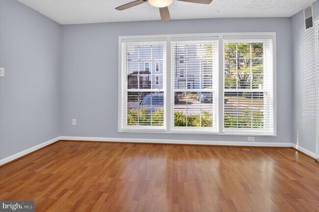 Foto del edificio - 9919 Oakton Terrace Rd