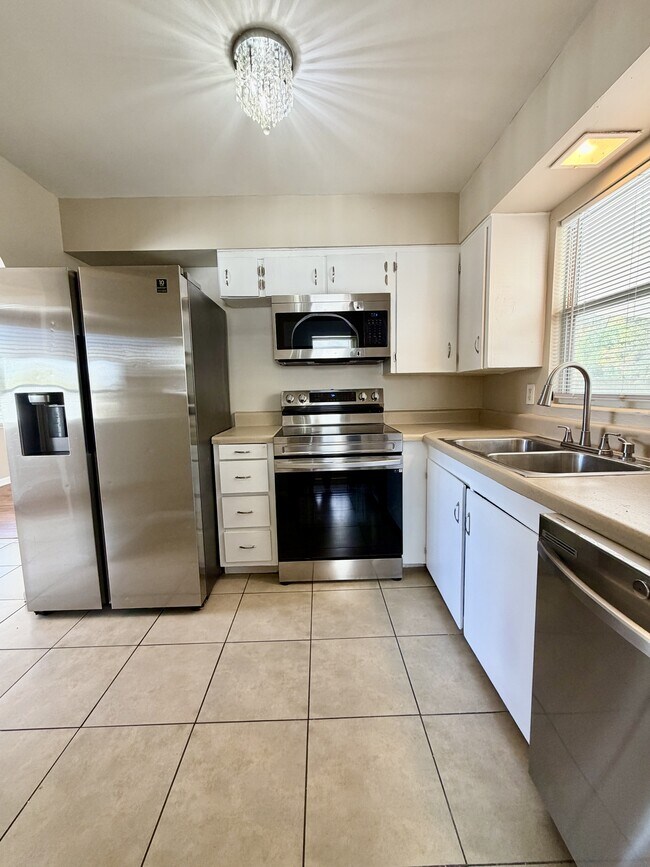 Foto del edificio - 1612 Young Ave