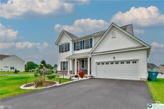 Building Photo - 1063 Lisa Ln