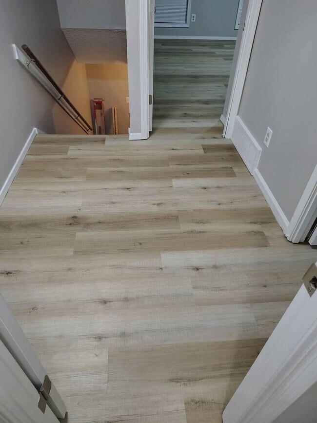 Foto del edificio - Spacious 2 bedroom 2.5 bath townhome for lease