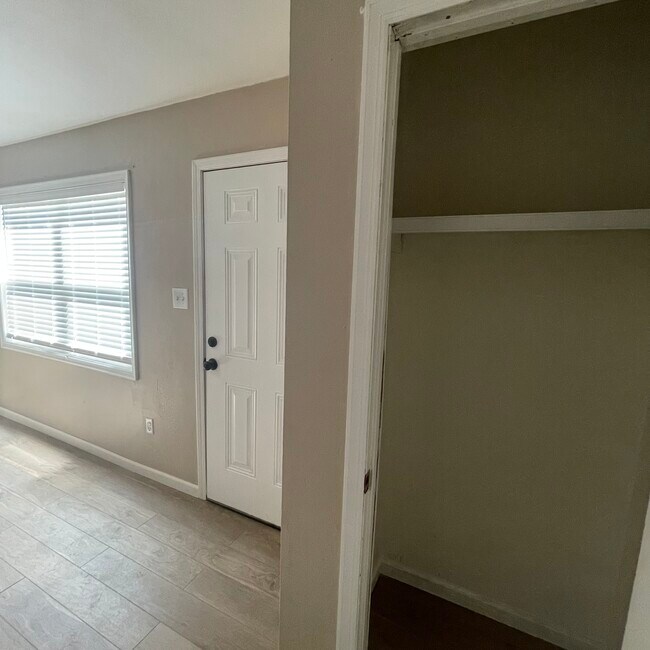Building Photo - 1304 Santa Fe Cir