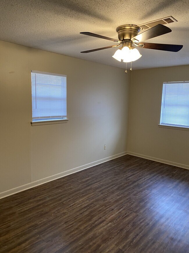 Building Photo - 6806 Brierwood