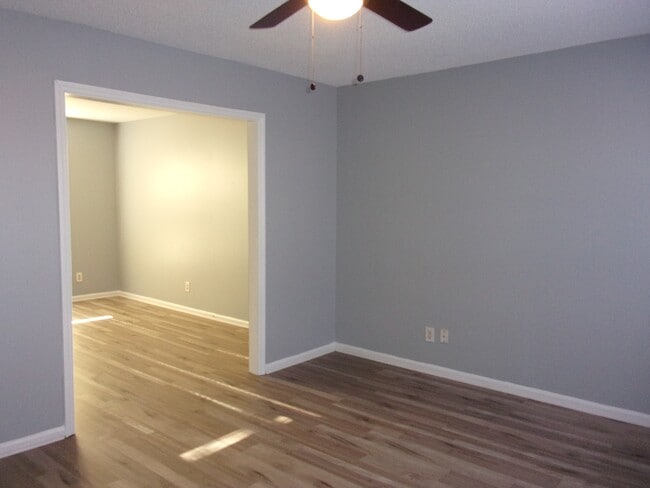 Foto del edificio - 1956 Doby Dr