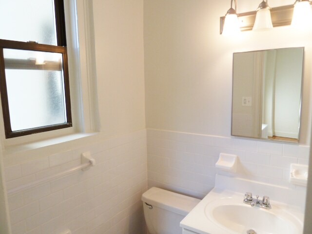 Building Photo - 215 W 83rd St