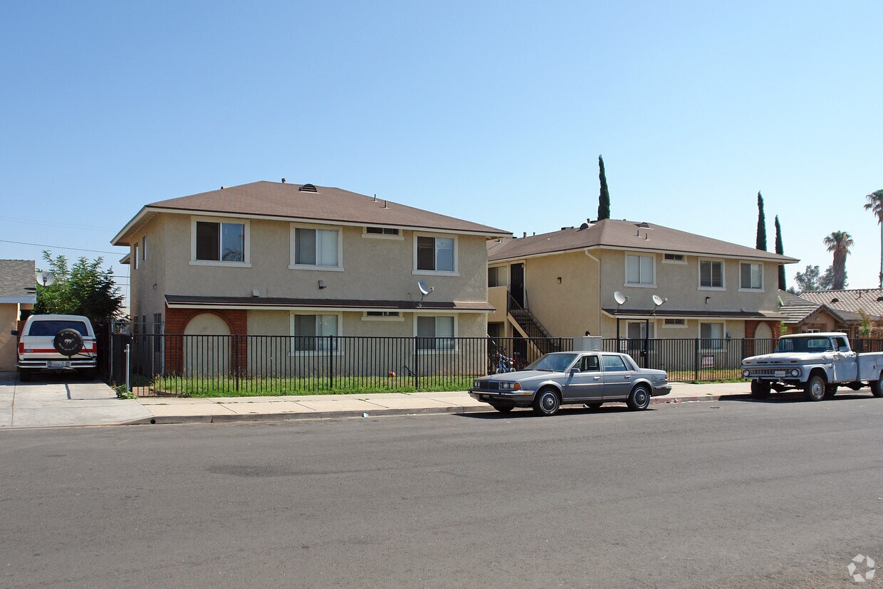 Primary Photo - 138-144 Perou St