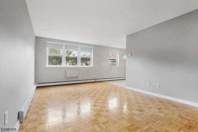 Building Photo - 138 Roseland Ave