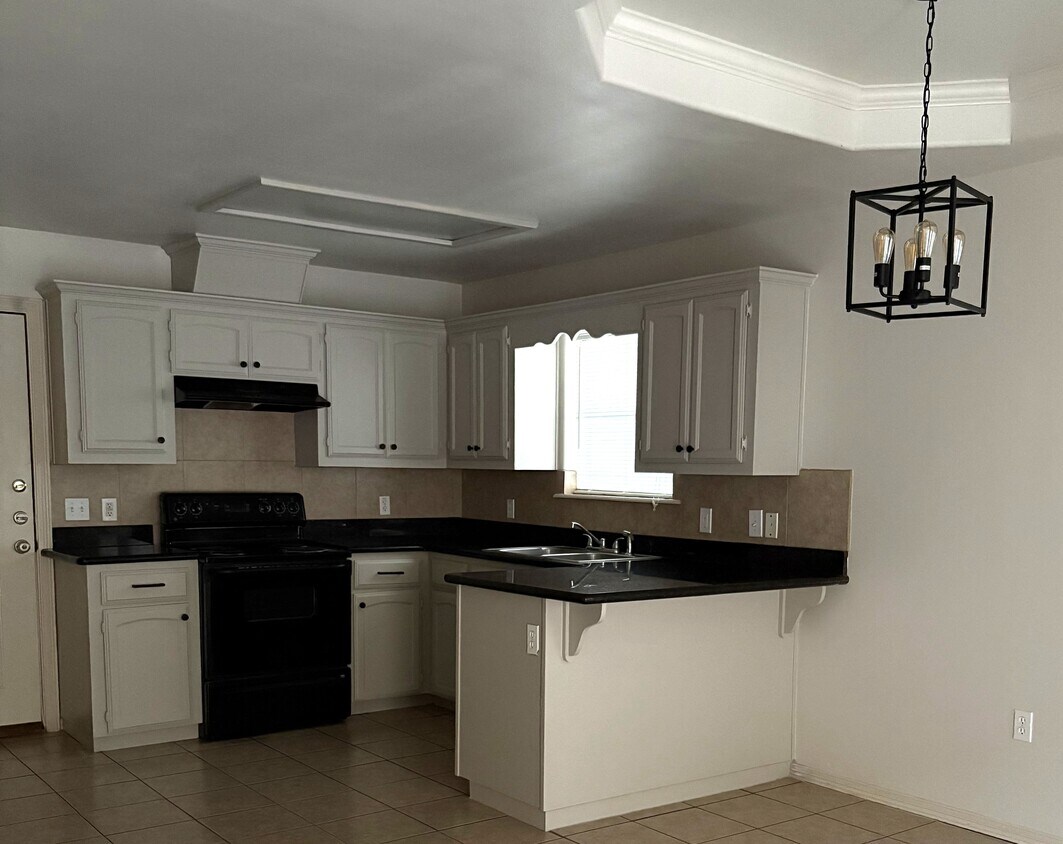 Foto principal - 1303 E Coyote St