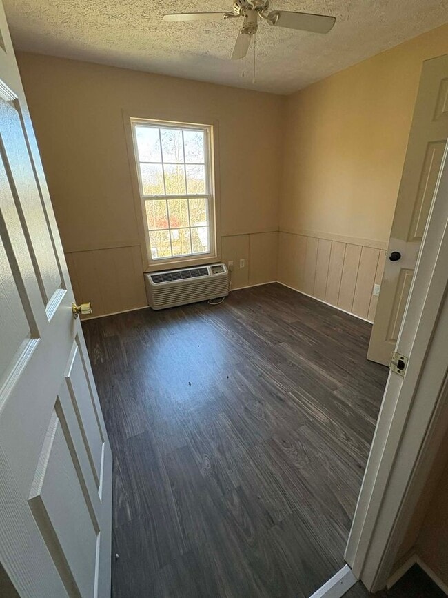 Building Photo - 527 A - D