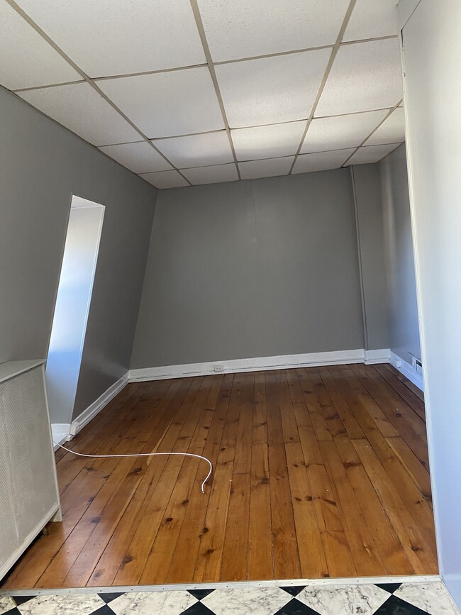 Living Room - 18 E Main St