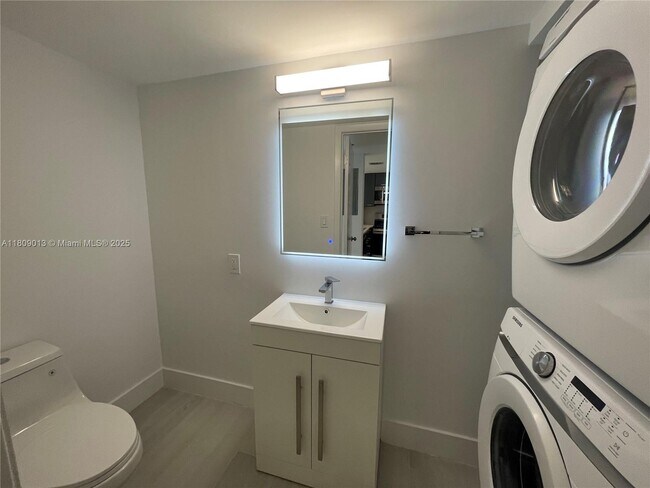 Foto del edificio - 540 Brickell Key Dr
