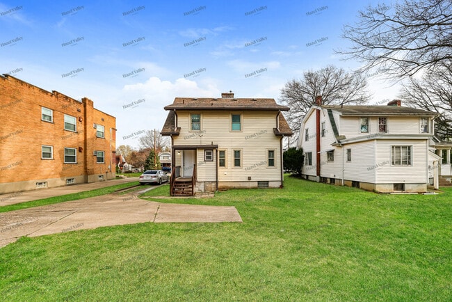 Photo - 1523 W Galbraith Rd House