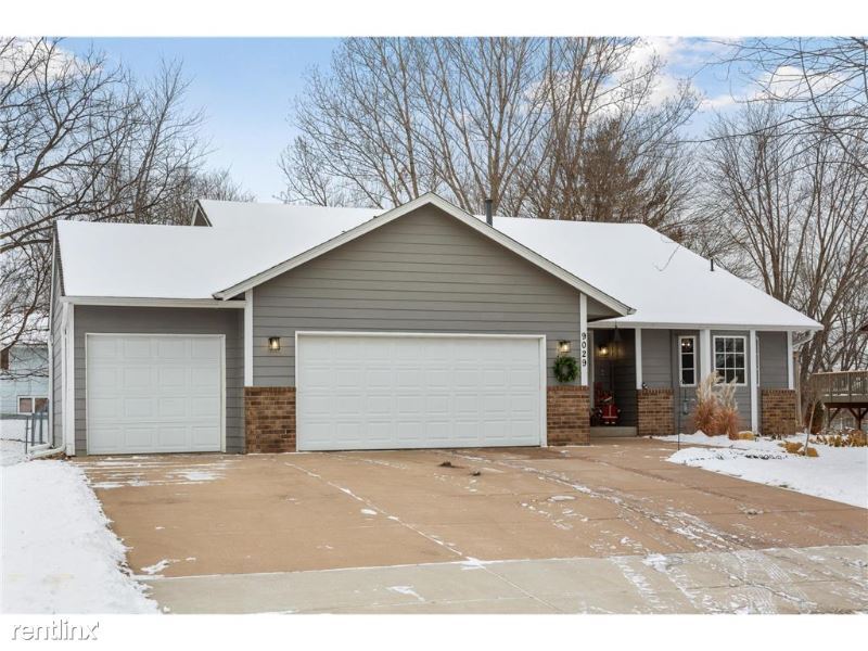 Primary Photo - 4 br, 3 bath House - 9029 Rosewood Ln N