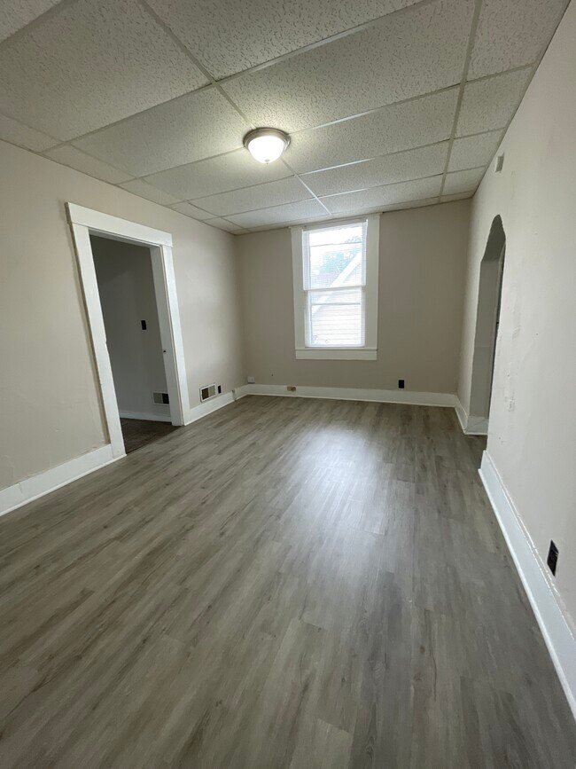 Building Photo - 511 E College St