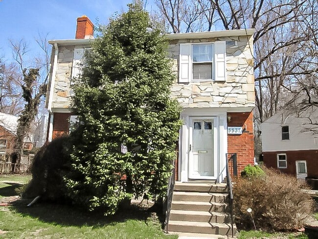 Foto del edificio - Ideal 3 Bedroom 2 Bath Colonial Just Over ...