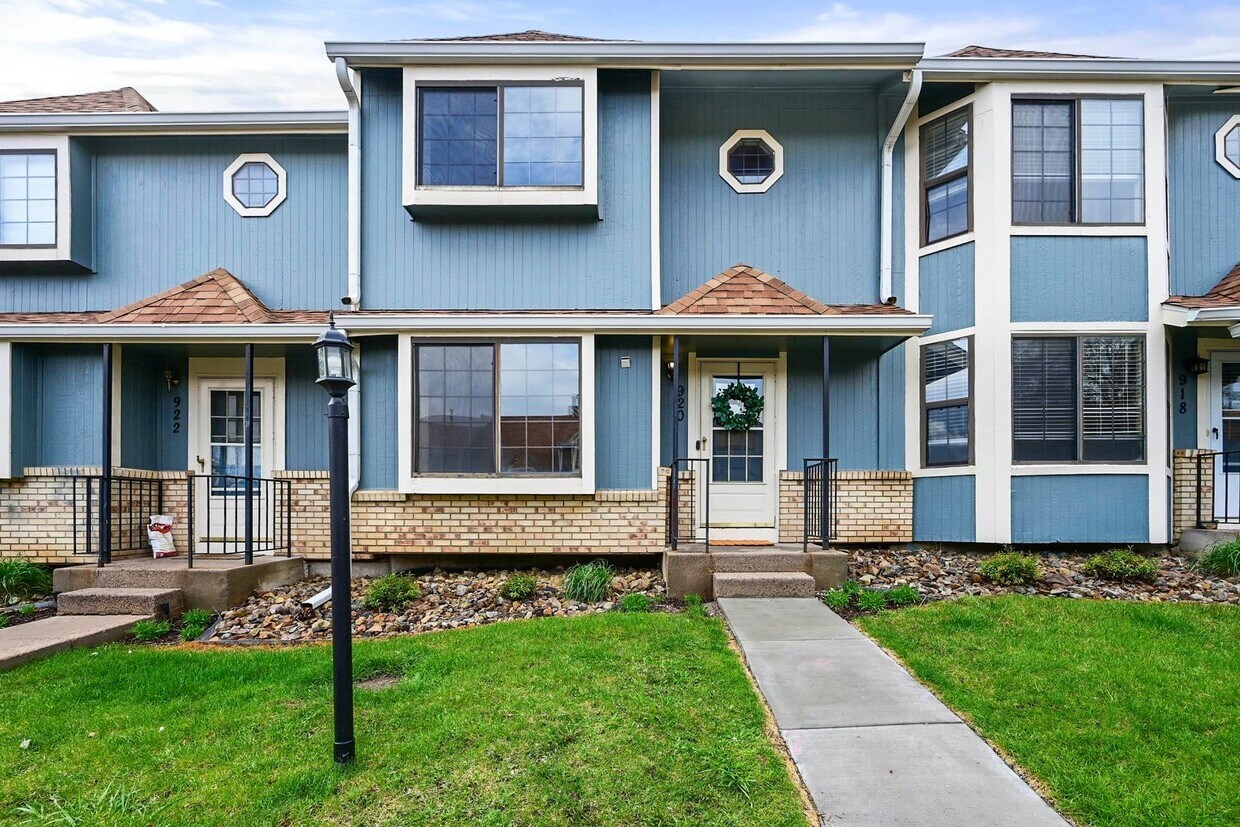 Foto principal - 3 Bedroom Townhouse Close To Ft. Carson