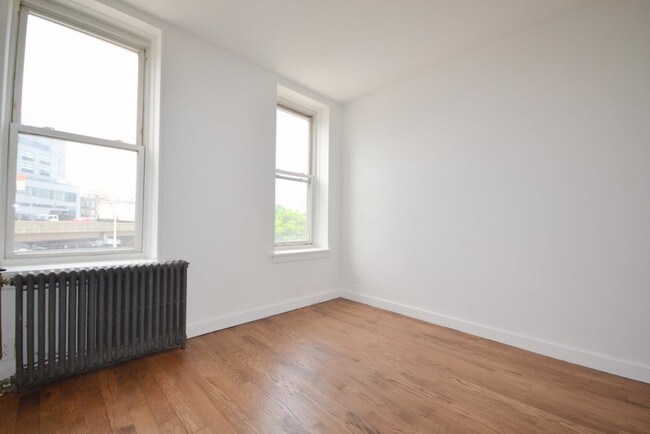 Foto del edificio - 488 Metropolitan Ave