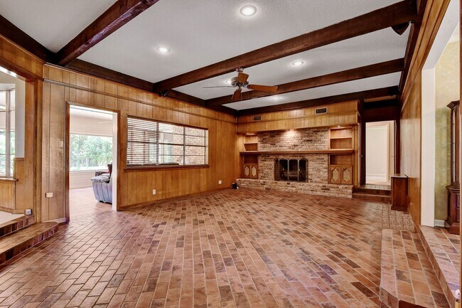 Foto del edificio - WEST SHERMAN 5/3/3 BEAUTY FOR LEASE!