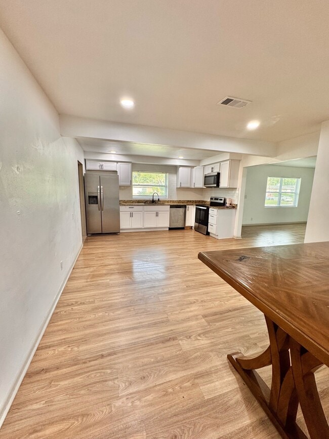 Building Photo - 6910 Cartier Cir