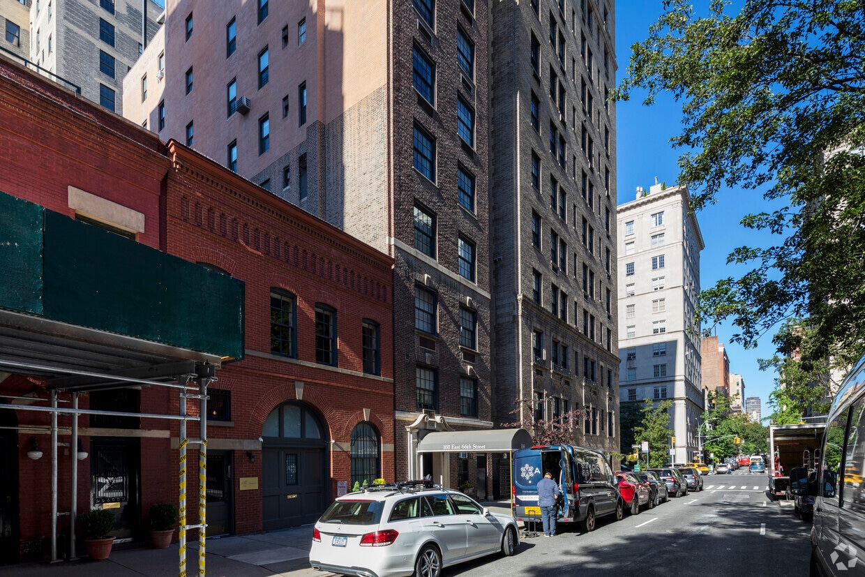 Primary Photo - 108 E 66th St
