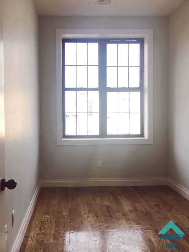 Foto del edificio - 483 Grandview Ave