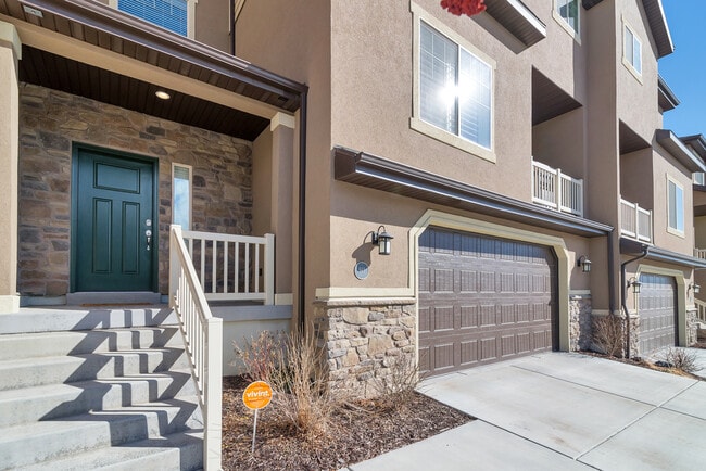 Building Photo - 911 S Aspen Pl