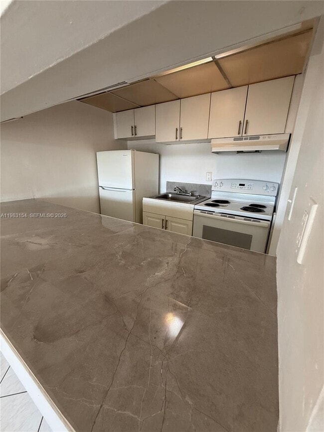 Foto del edificio - 251 NW 177th St