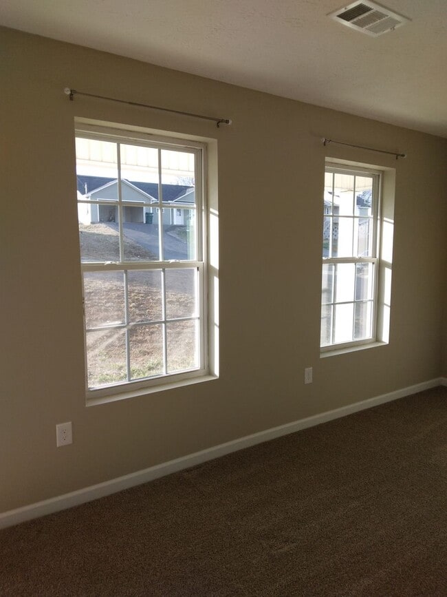 Building Photo - 2023 Jonathan Dr